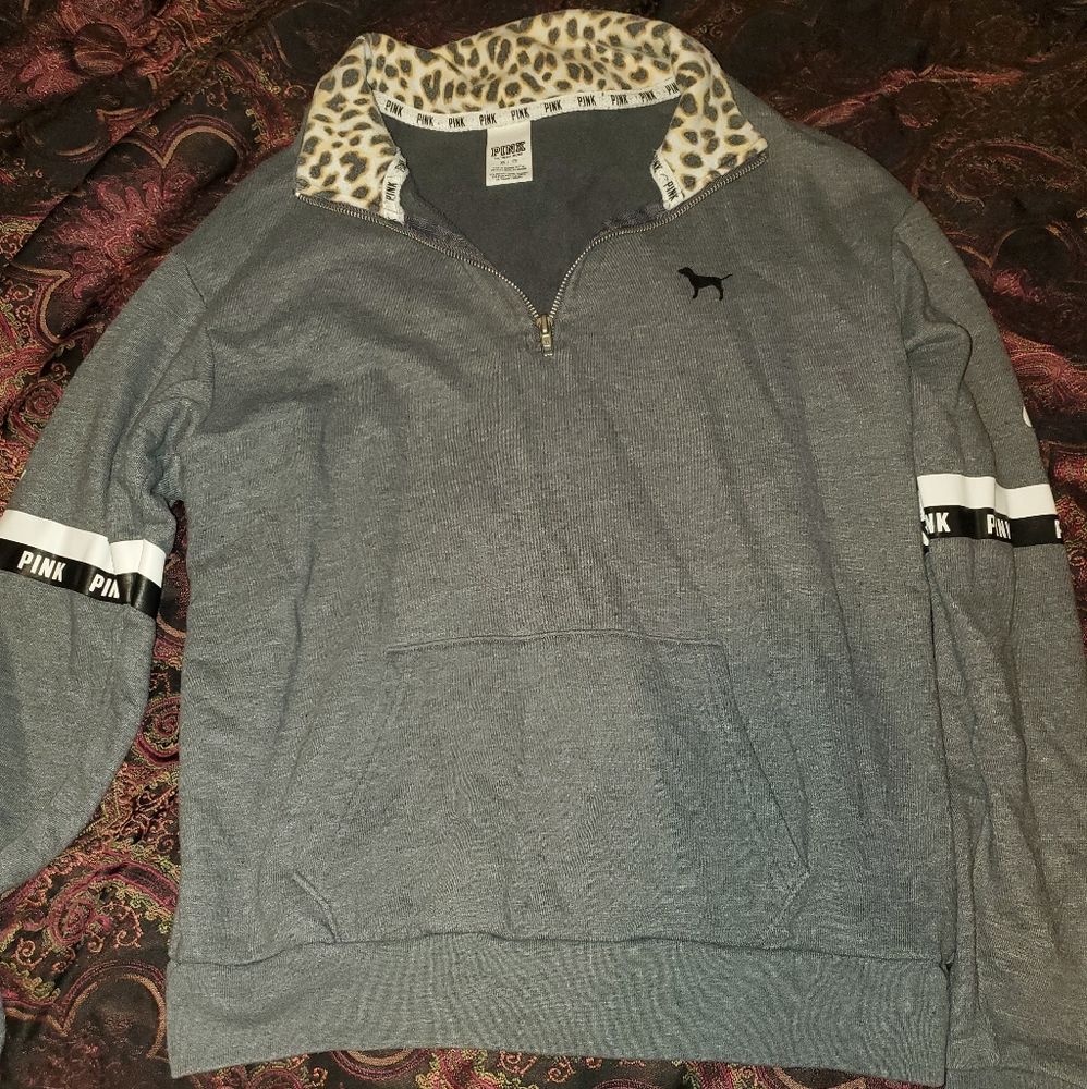 Size xs (but fits like small) VS Pink cheetah top